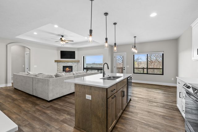 1524 ABERCORN Drive, Council Bluffs, IA 51503