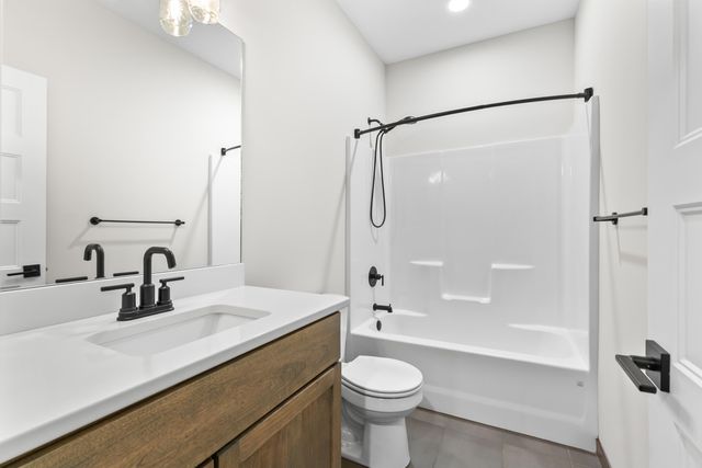 1524 ABERCORN Drive, Council Bluffs, IA 51503