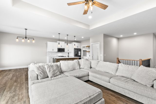 1524 ABERCORN Drive, Council Bluffs, IA 51503