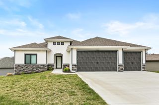 1524 ABERCORN Drive, Council Bluffs, IA 51503