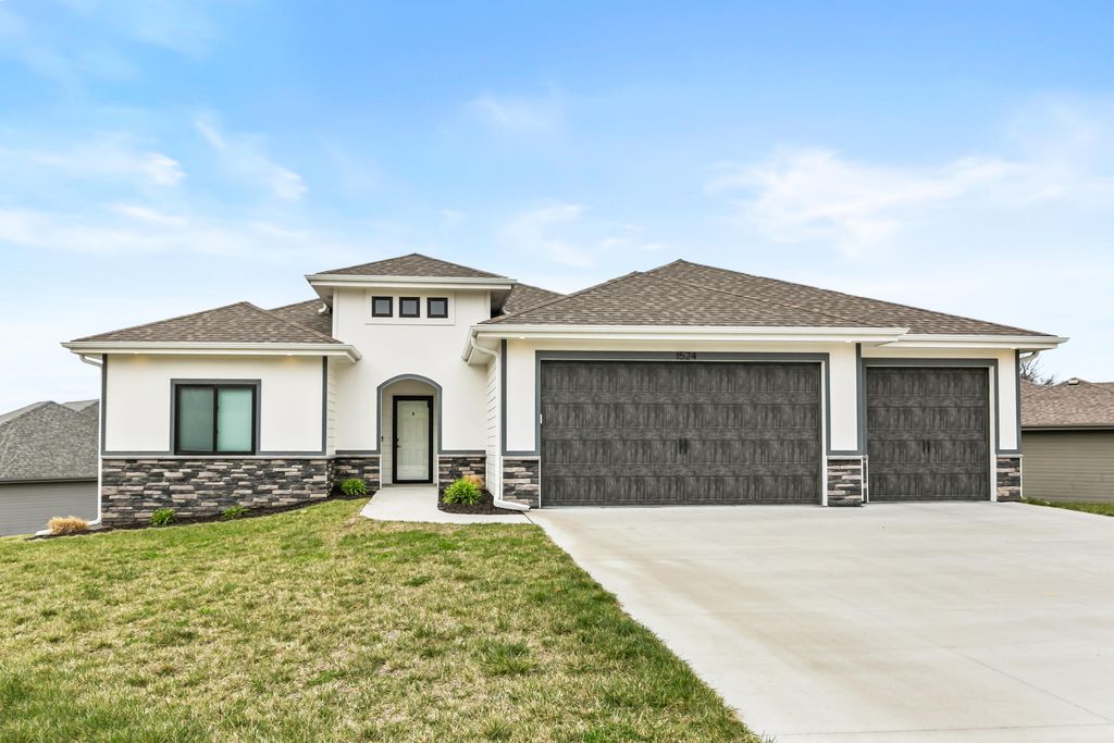 1524 ABERCORN Drive, Council Bluffs, IA 51503