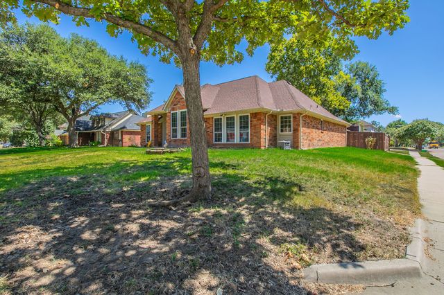 2759 Wentworth Drive, Grand Prairie, TX 75052