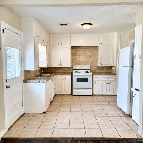 2422 30th Street, Lubbock, TX 79411