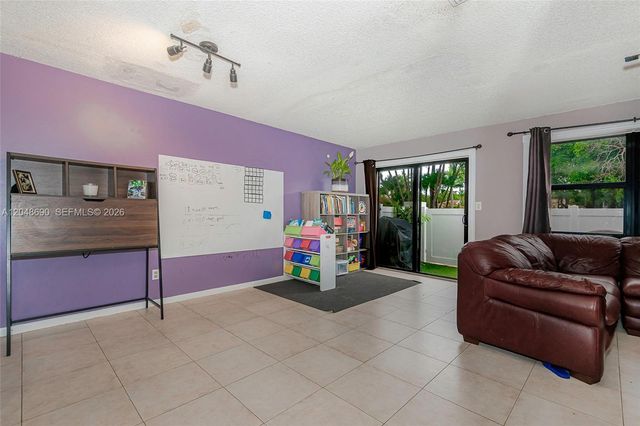 11733 NW 11th St, Pembroke Pines, FL 33026