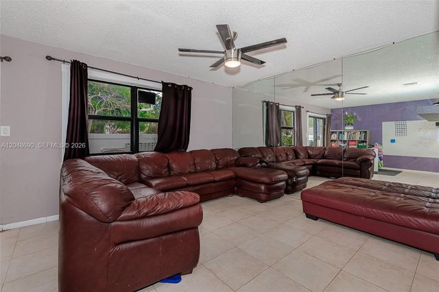 11733 NW 11th St, Pembroke Pines, FL 33026