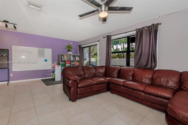 11733 NW 11th St, Pembroke Pines, FL 33026