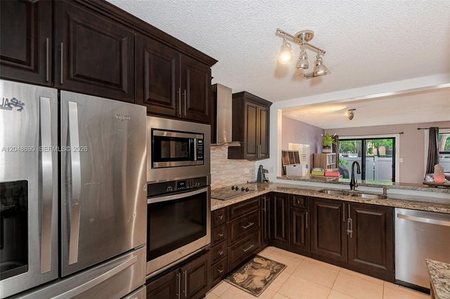 11733 NW 11th St, Pembroke Pines, FL 33026