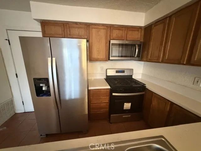 16605 Upland Ave E, Fontana, CA 92335