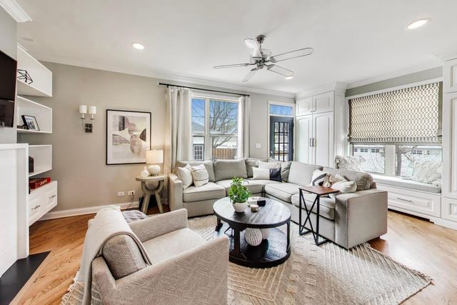 2151 Mint Lane, Glenview, IL 60026