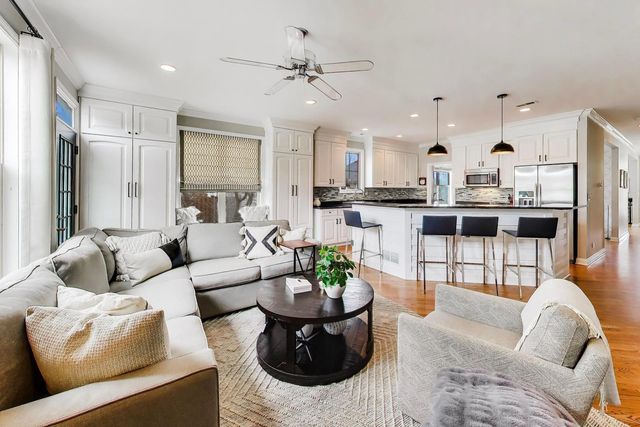 2151 Mint Lane, Glenview, IL 60026