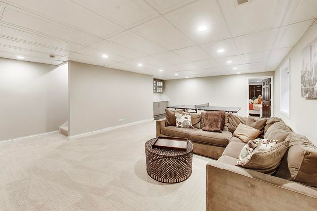 2151 Mint Lane, Glenview, IL 60026