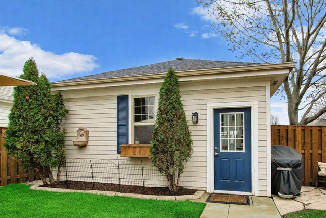 2151 Mint Lane, Glenview, IL 60026