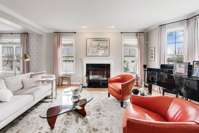 2151 Mint Lane, Glenview, IL 60026