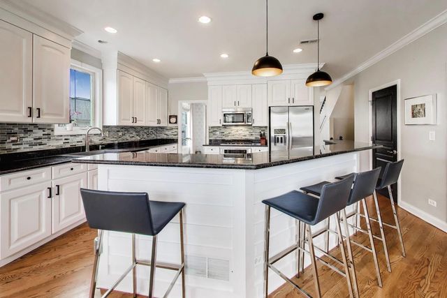 2151 Mint Lane, Glenview, IL 60026