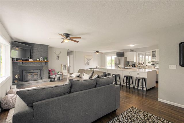 1204 E 223rd Street, Cleveland, MO 64734