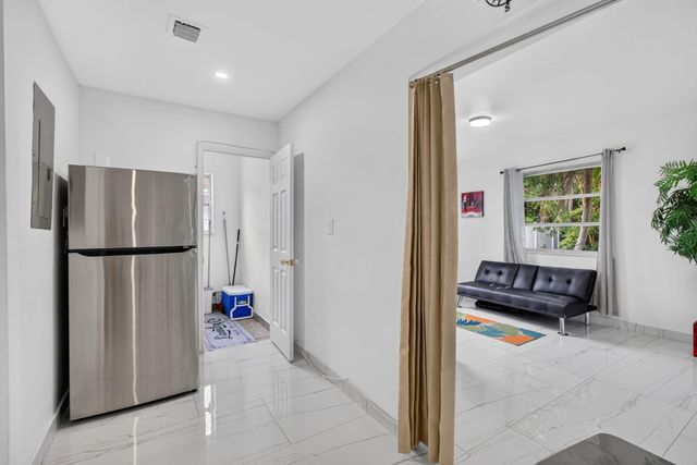 210 NE 5TH Avenue, Dania Beach, FL 33004