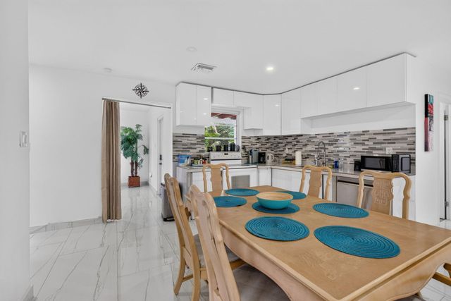210 NE 5TH Avenue, Dania Beach, FL 33004