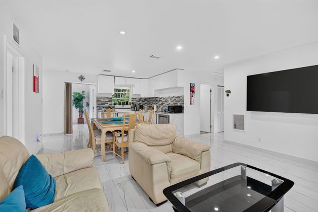 210 NE 5TH Avenue, Dania Beach, FL 33004