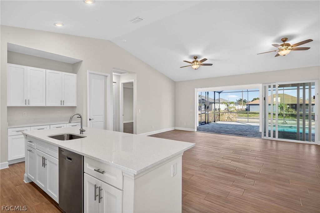 Image 13 of property listing at 615 SW 26th TER, Cape Coral, FL 33914