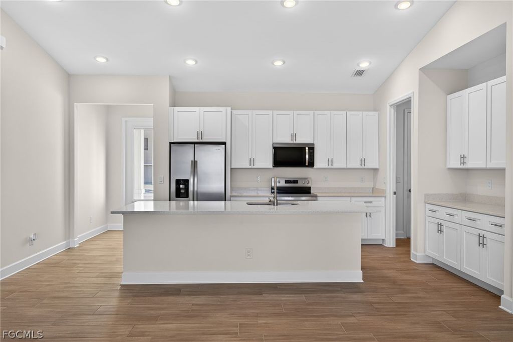 Image 15 of property listing at 615 SW 26th TER, Cape Coral, FL 33914