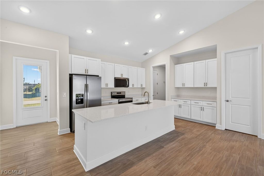 Image 16 of property listing at 615 SW 26th TER, Cape Coral, FL 33914