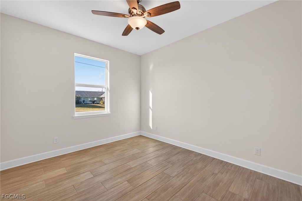 Image 21 of property listing at 615 SW 26th TER, Cape Coral, FL 33914