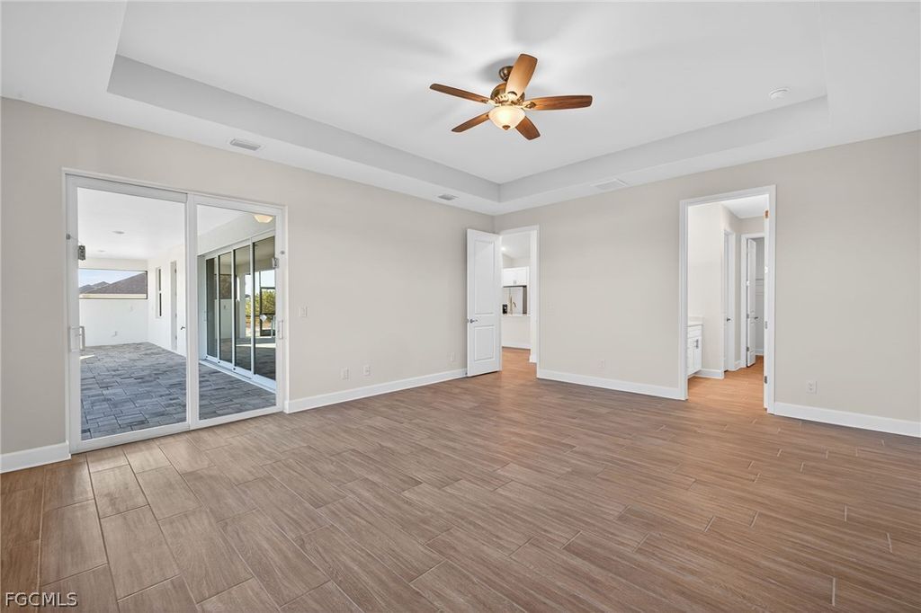 Image 7 of property listing at 615 SW 26th TER, Cape Coral, FL 33914