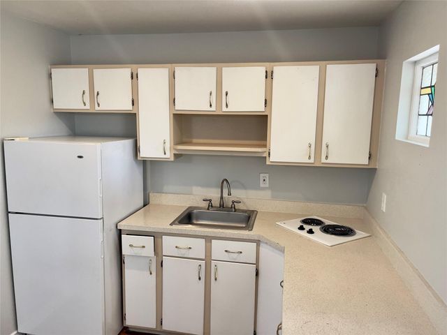 1713 Cinnamon PATH Studio, Austin, TX 78704