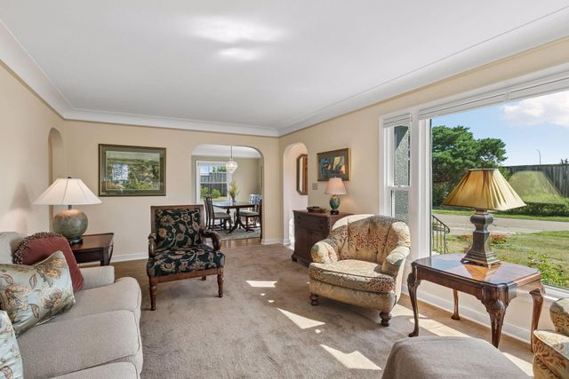 425 Turners Crossroad N, Golden Valley, MN 55422