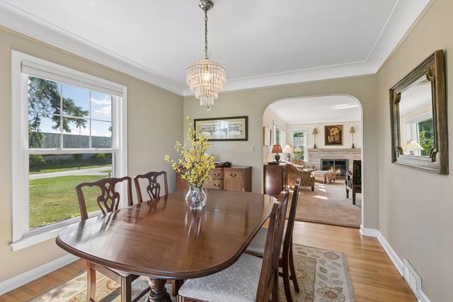425 Turners Crossroad N, Golden Valley, MN 55422