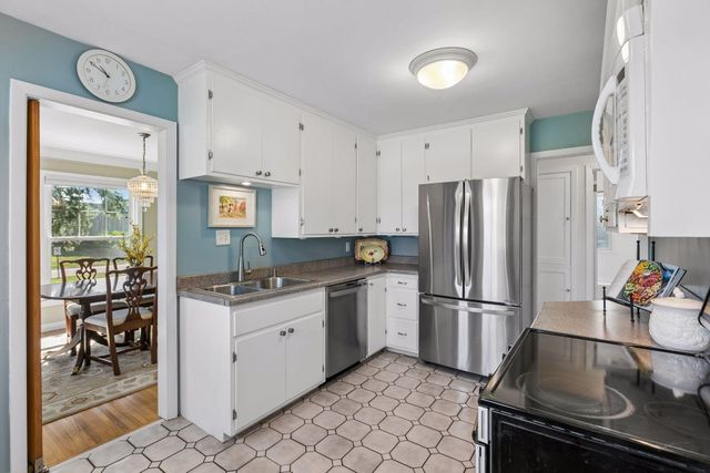 425 Turners Crossroad N, Golden Valley, MN 55422