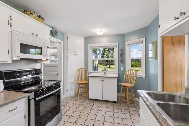 425 Turners Crossroad N, Golden Valley, MN 55422