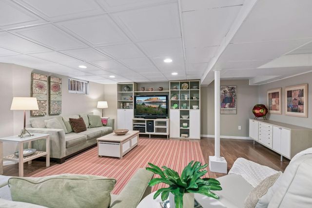 425 Turners Crossroad N, Golden Valley, MN 55422
