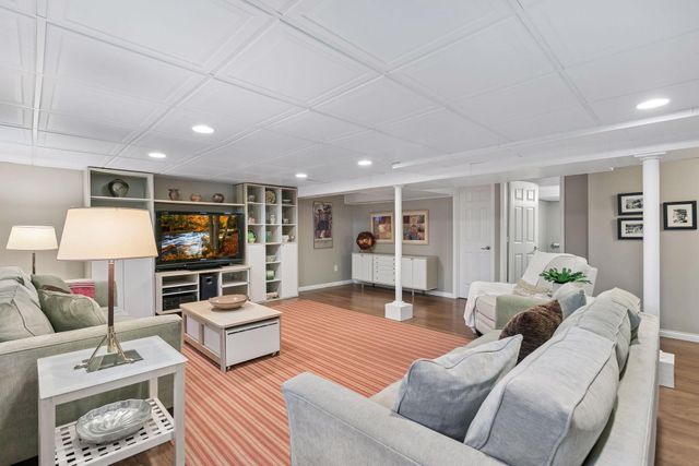 425 Turners Crossroad N, Golden Valley, MN 55422
