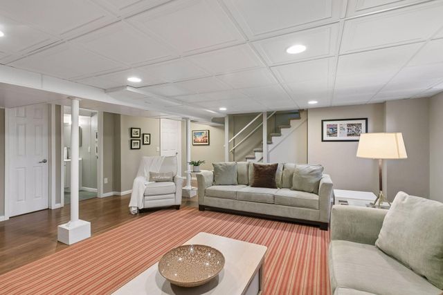 425 Turners Crossroad N, Golden Valley, MN 55422