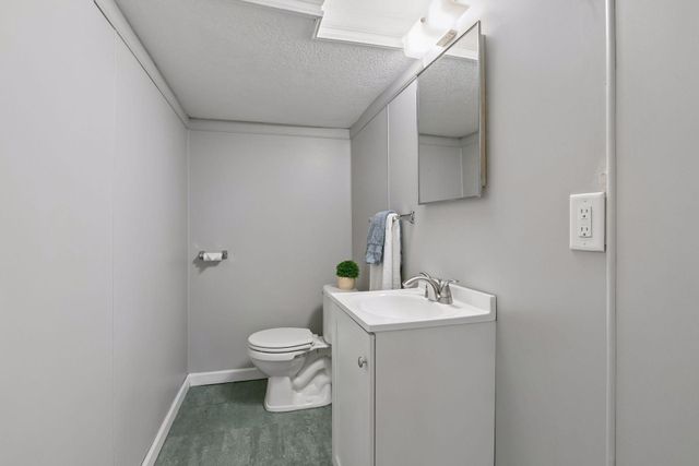 425 Turners Crossroad N, Golden Valley, MN 55422