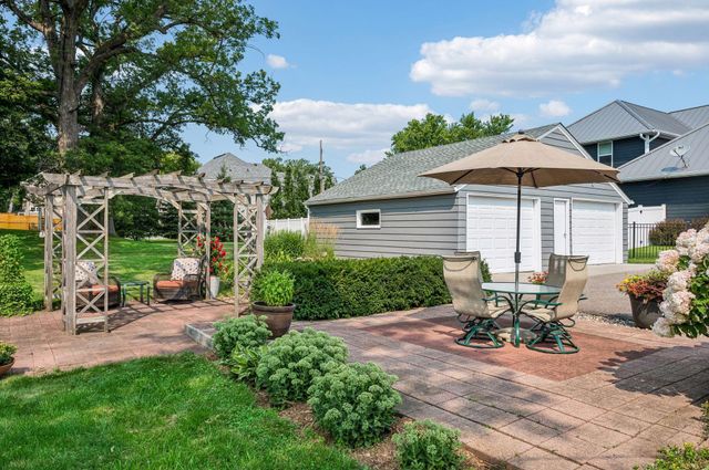 425 Turners Crossroad N, Golden Valley, MN 55422