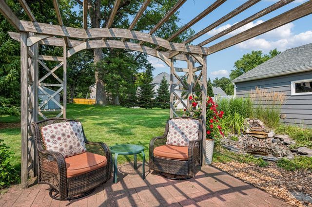 425 Turners Crossroad N, Golden Valley, MN 55422