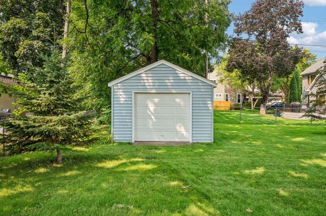 425 Turners Crossroad N, Golden Valley, MN 55422