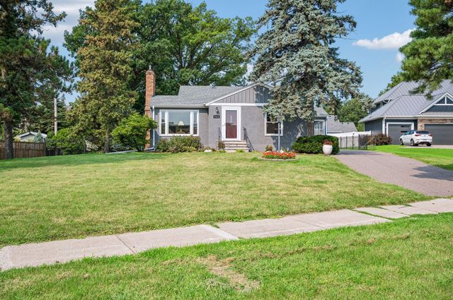 425 Turners Crossroad N, Golden Valley, MN 55422