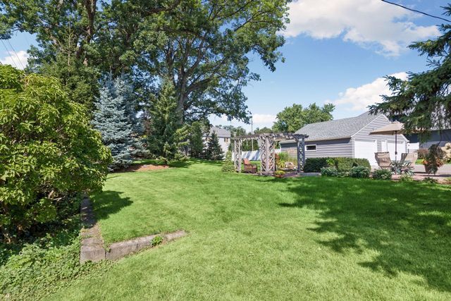 425 Turners Crossroad N, Golden Valley, MN 55422