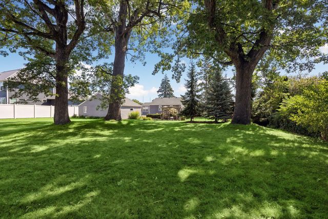 425 Turners Crossroad N, Golden Valley, MN 55422