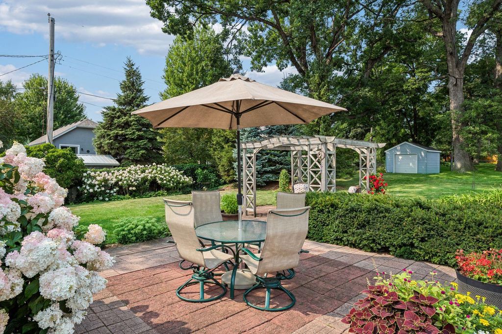 425 Turners Crossroad N, Golden Valley, MN 55422 — photo 4