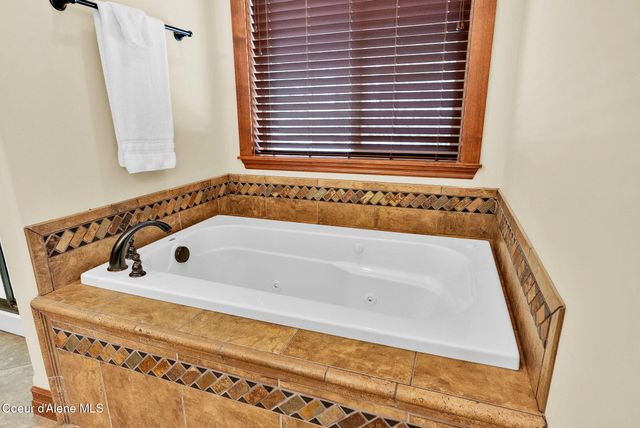 558 Grouse Hill RD, Bonners Ferry, ID 83805