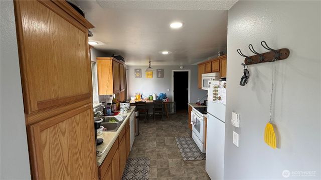 17123 E 6th Avenue Ct, Spanaway, WA 98387