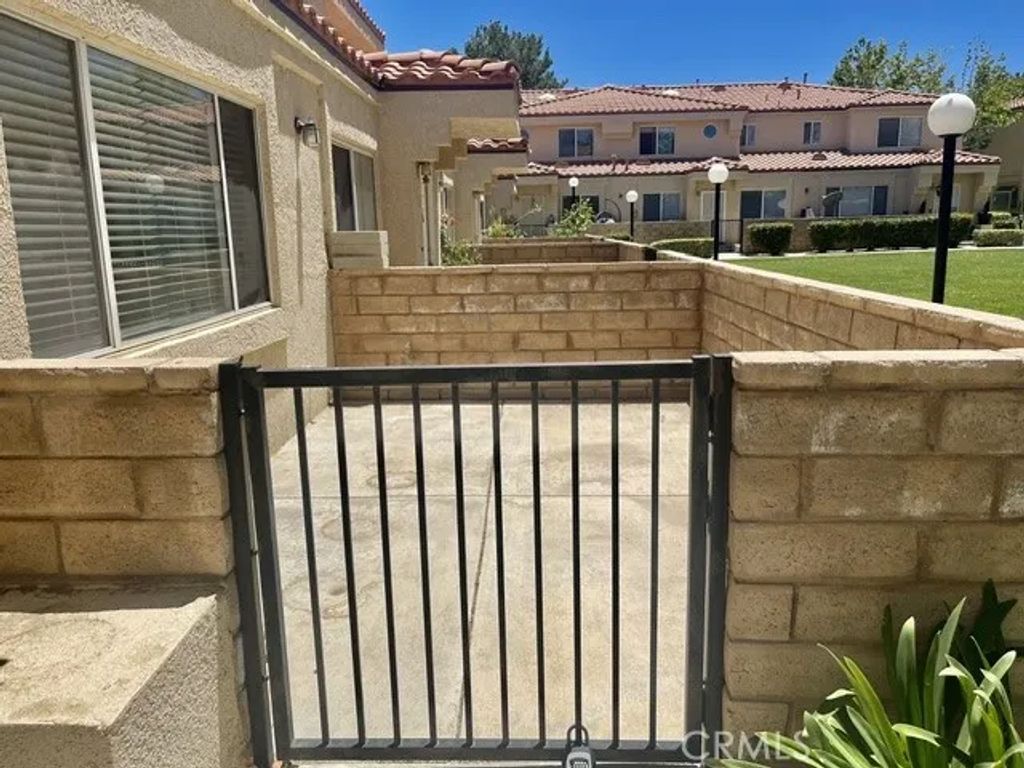 43469 W 30th Street West 1, Lancaster, CA 93536