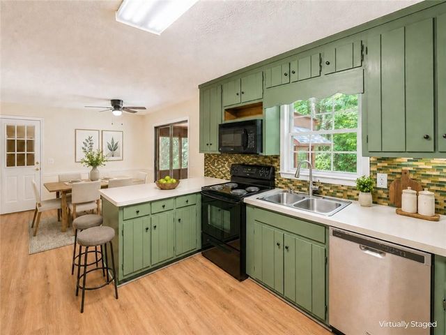 509 River Lakeside Lane, Woodstock, GA 30188