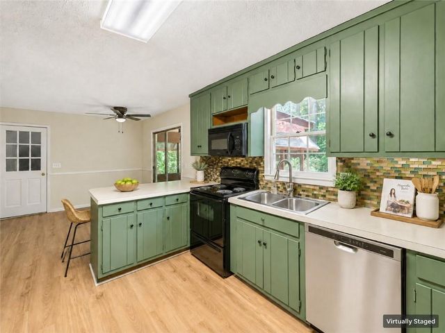 509 River Lakeside Lane, Woodstock, GA 30188