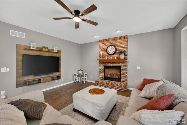 7 Stansbury Way, St Peters, MO 63376