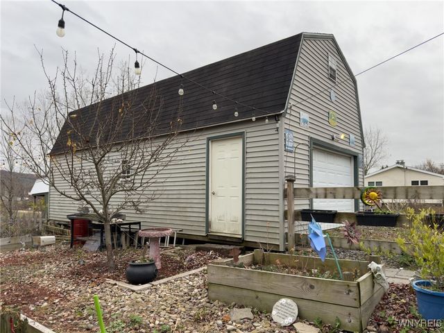 5527 East Creek Road, Wales, NY 14139